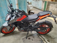 Silver KTM Duke 200 2024