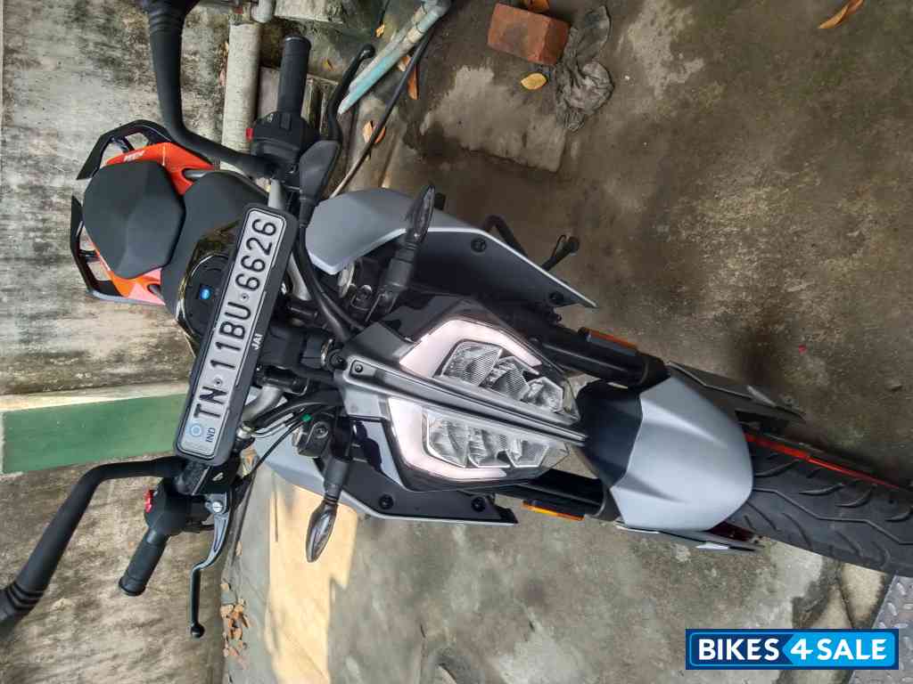 Silver KTM Duke 200 2024