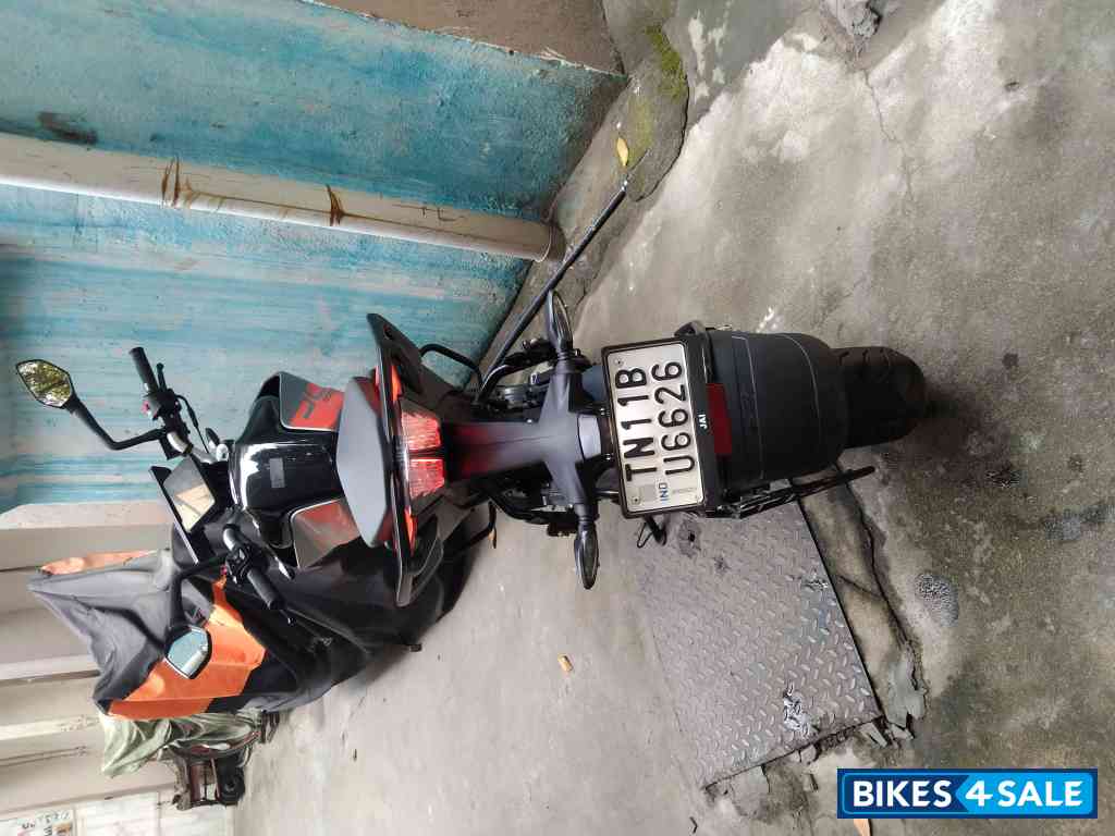 Silver KTM Duke 200 2024