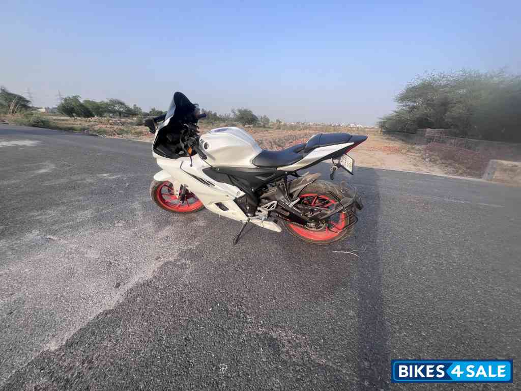 Yamaha R15 V4