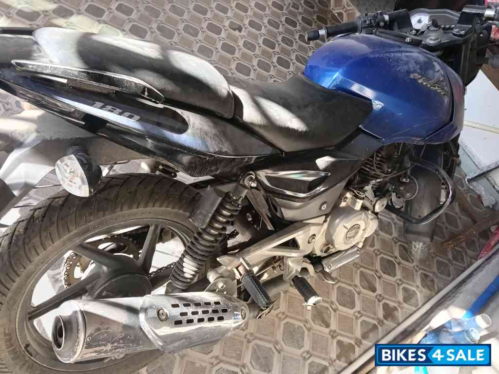 Blue Bajaj Pulsar 180 DTSi