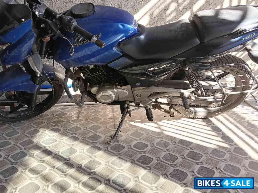 Blue Bajaj Pulsar 180 DTSi