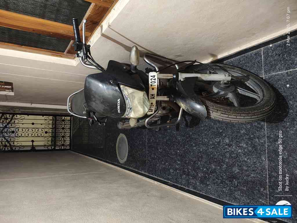 Black Honda Shine 125 Disc