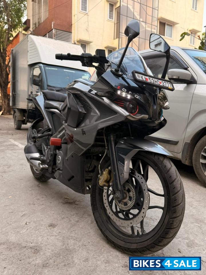 Bajaj Pulsar RS 200 ABS