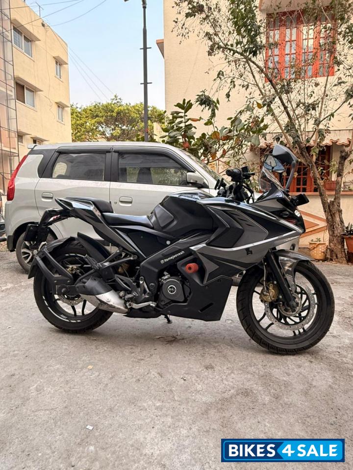 Bajaj Pulsar RS 200 ABS
