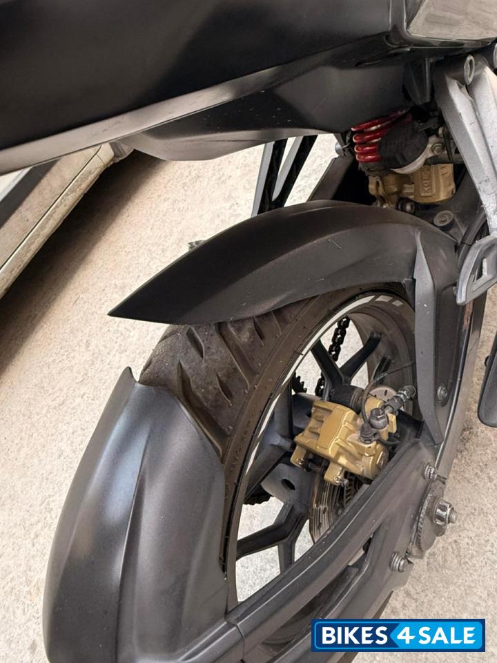 Bajaj Pulsar RS 200 ABS