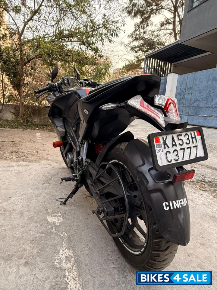 Bajaj Pulsar RS 200 ABS