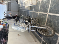 Black Bajaj Avenger Cruise 220