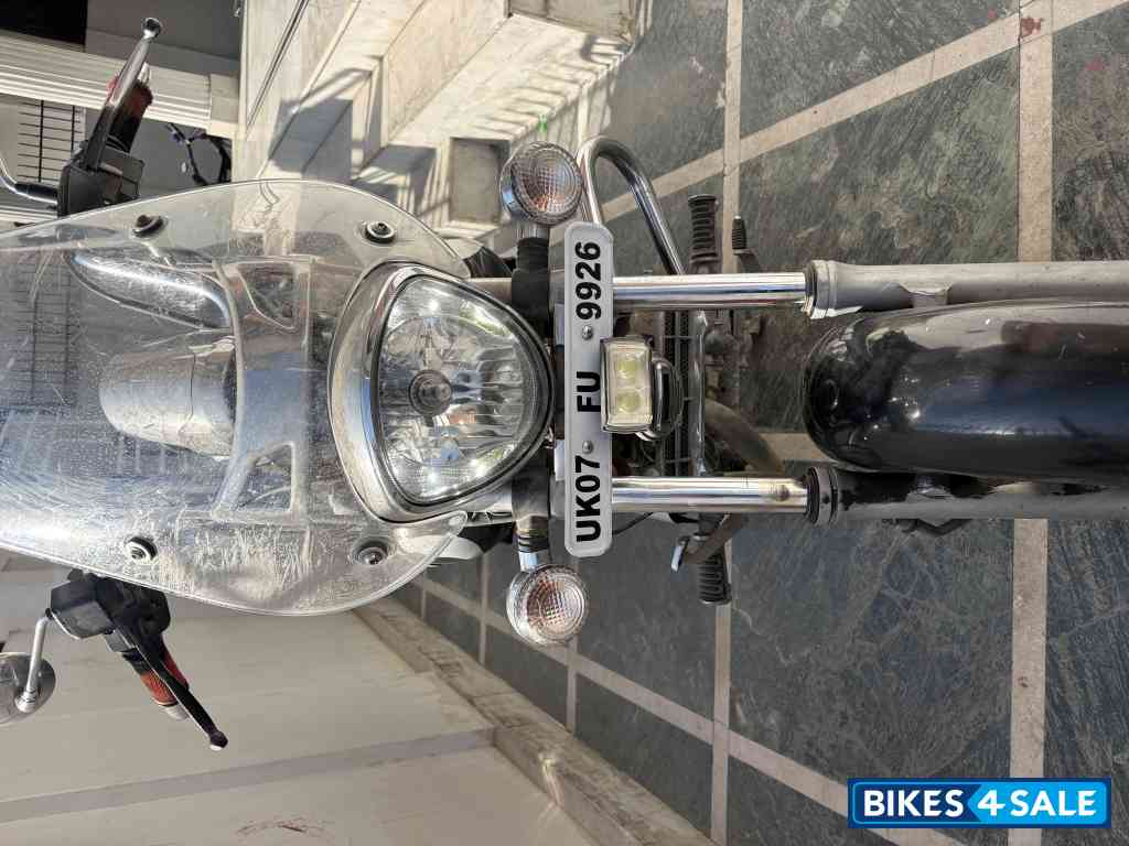 Black Bajaj Avenger Cruise 220