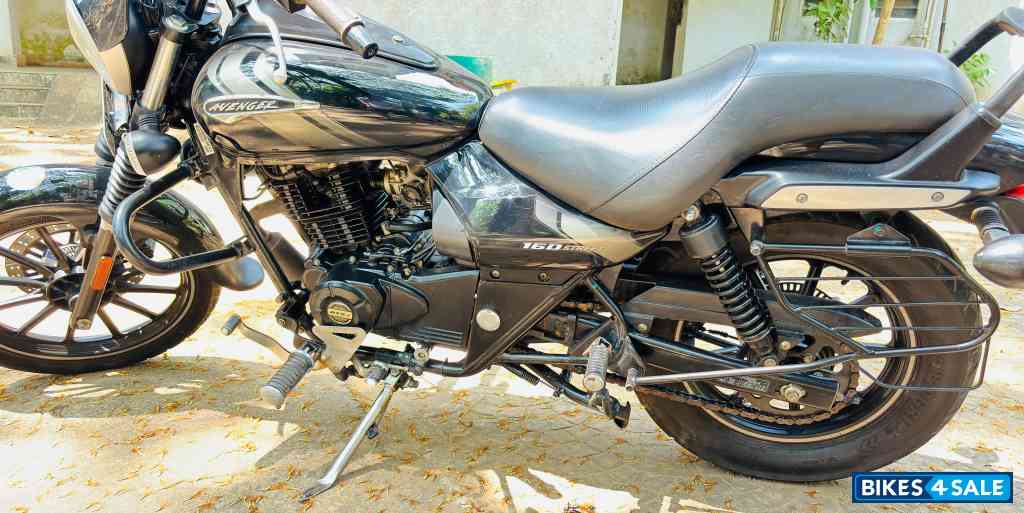 Black Bajaj Avenger Street 160 BS6