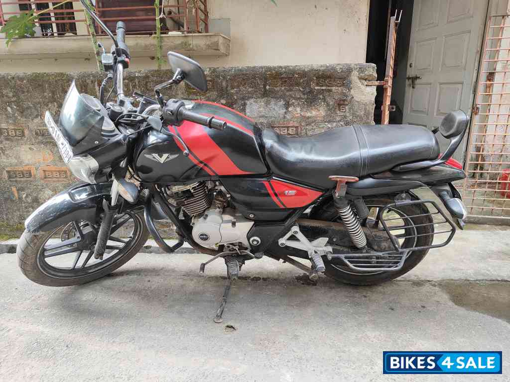 Bajaj V15