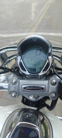 White Bajaj Avenger Cruise 220