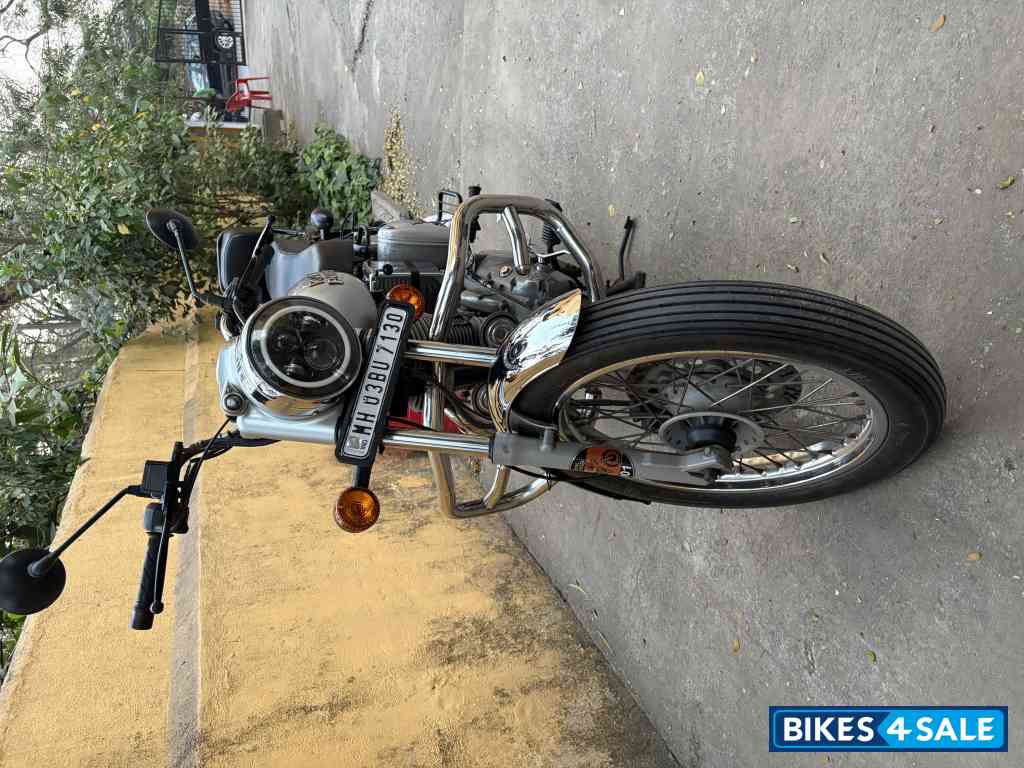 Silver Royal Enfield Bullet Electra Twinspark