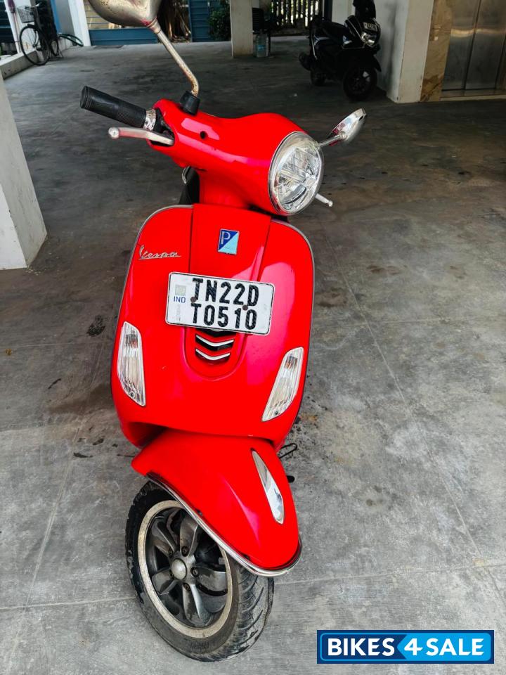 Red Vespa VXL 125