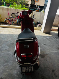 Red Vespa VXL 125