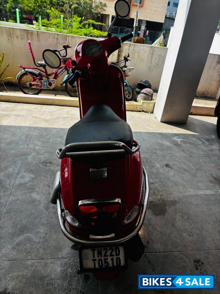 Red Vespa VXL 125