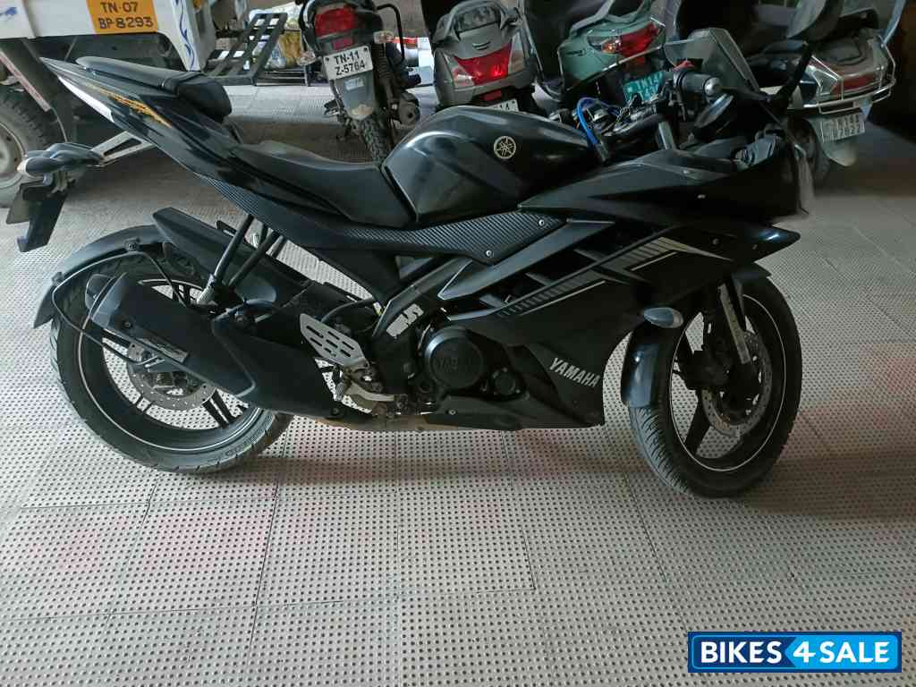 Black Yamaha YZF R15 V2