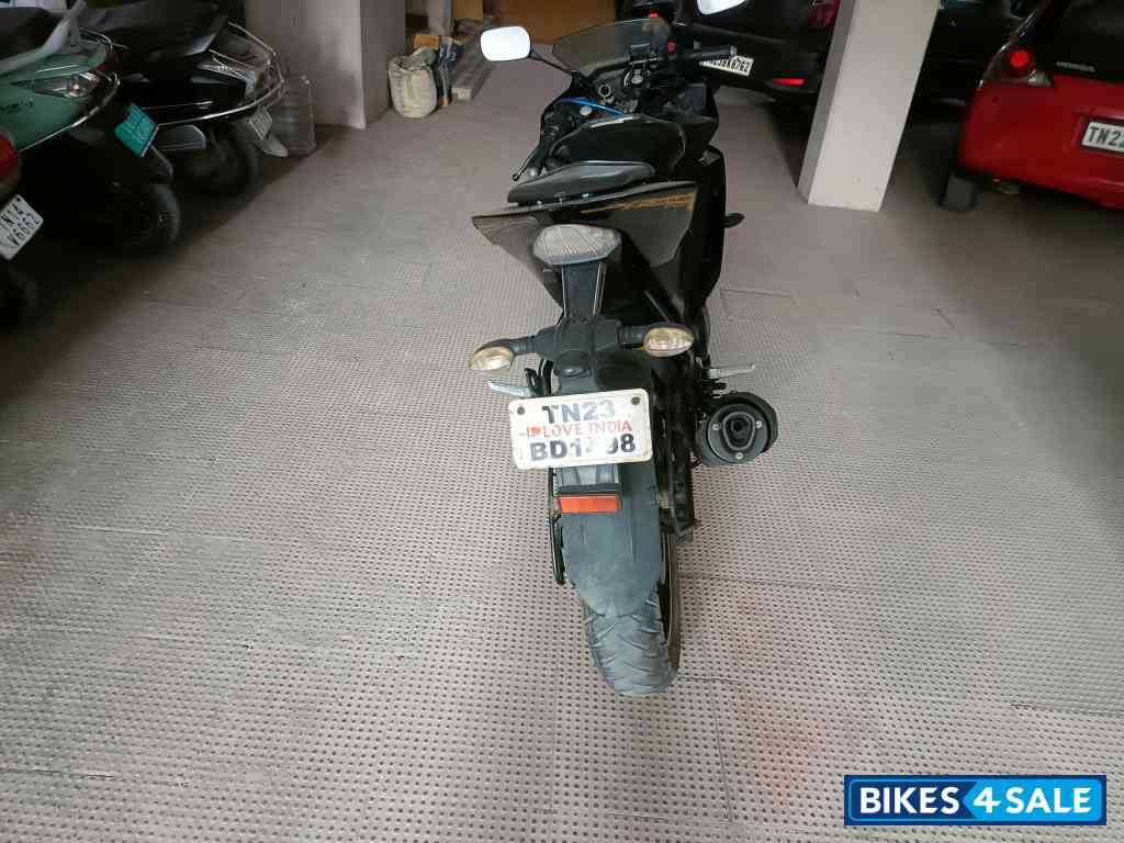 Black Yamaha YZF R15 V2