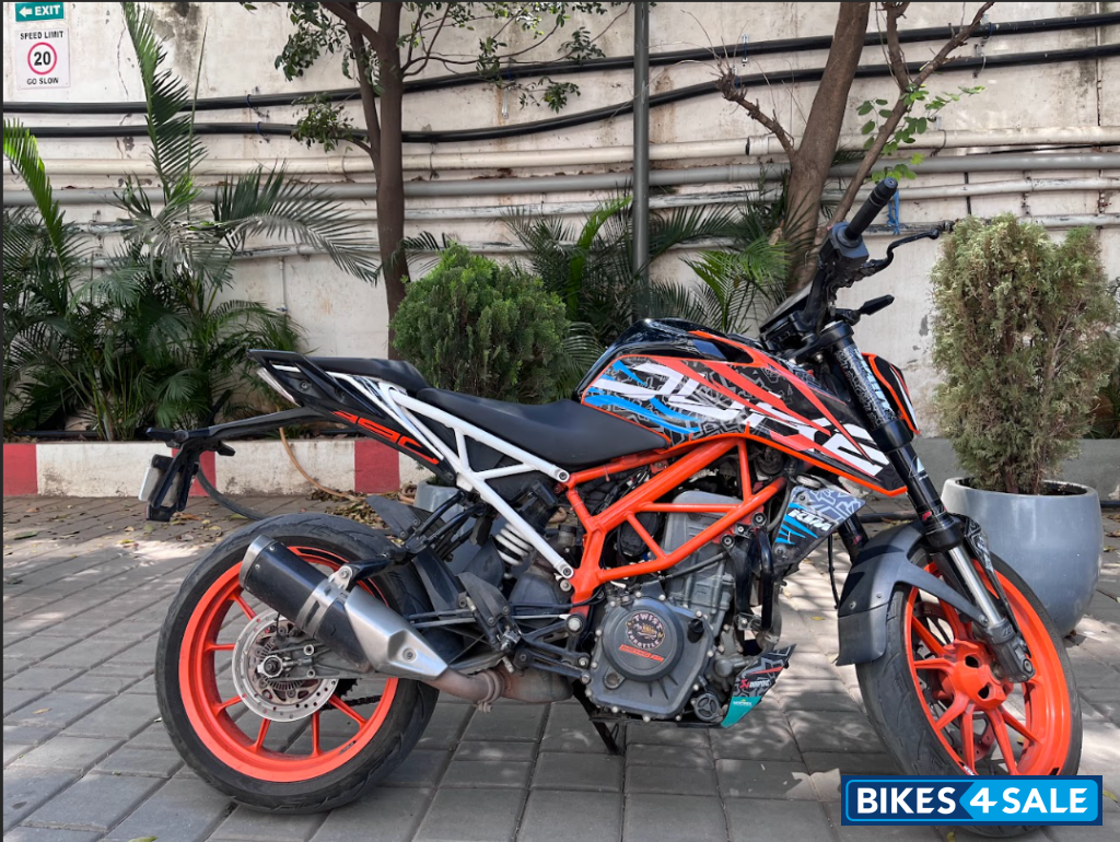 Orange KTM Duke 390