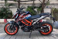 Orange KTM Duke 390