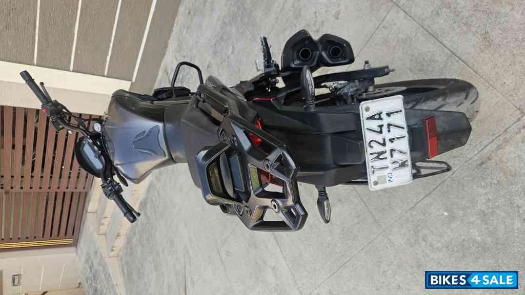 Black Bajaj Dominar 250