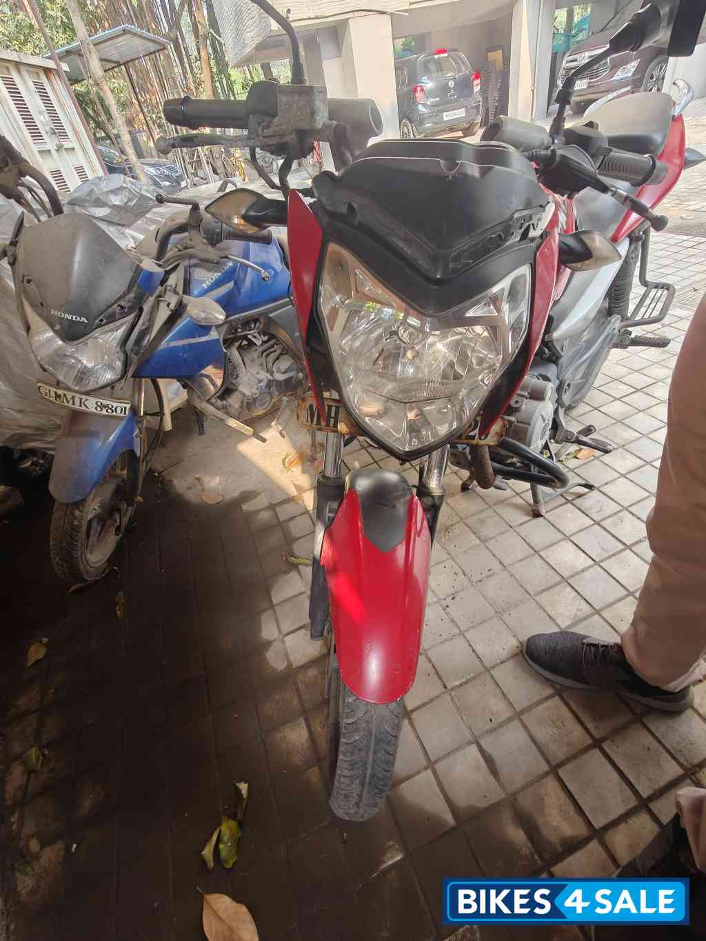 Red Bajaj Pulsar 125