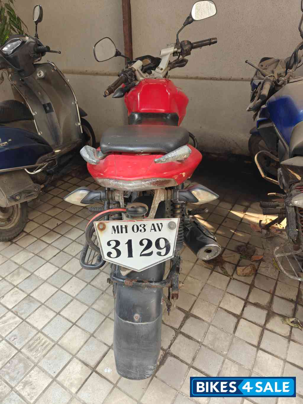 Red Bajaj Pulsar 125