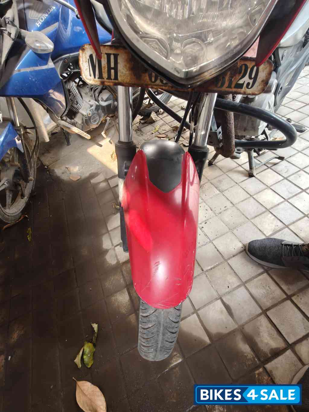 Red Bajaj Pulsar 125