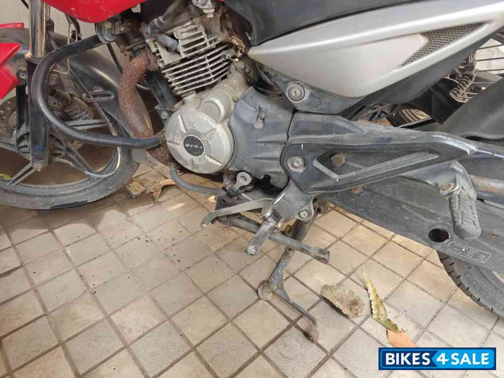 Red Bajaj Pulsar 125