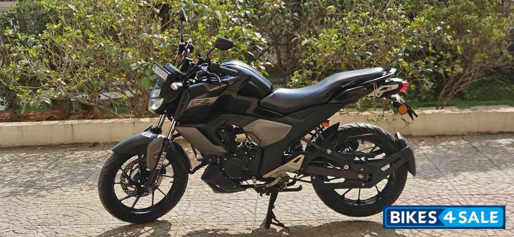 Black Yamaha FZ FI V3 BS6