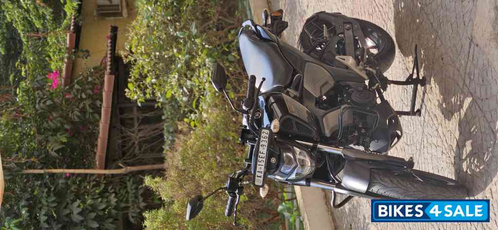 Black Yamaha FZ FI V3 BS6