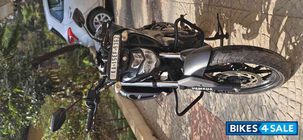 Black Yamaha FZ FI V3 BS6