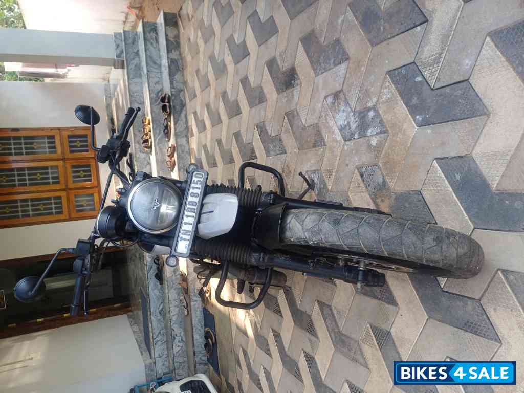 Yezdi Scrambler Dual Tone