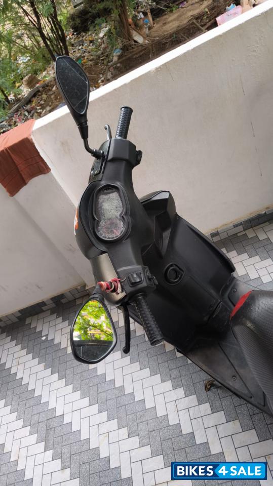 Black & Red Aprilia SR 160