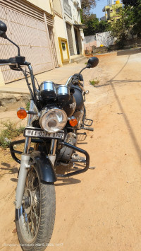 Black Royal Enfield Thunderbird 500