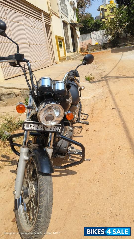 Black Royal Enfield Thunderbird 500