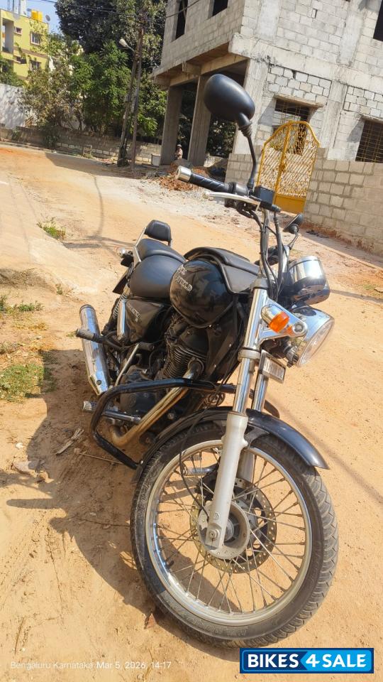 Black Royal Enfield Thunderbird 500