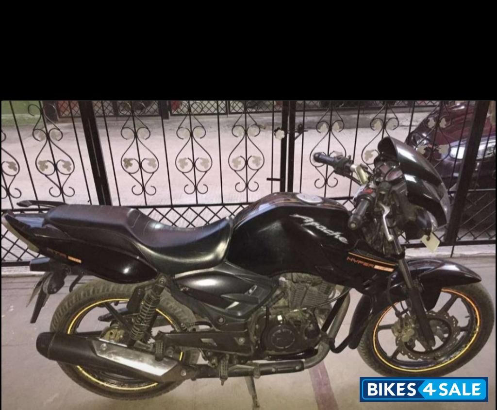 Black TVS Apache RTR 160