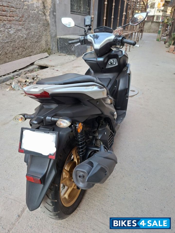 Silver Yamaha Aerox 155 Version S