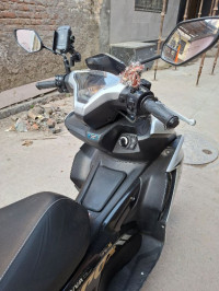 Silver Yamaha Aerox 155 Version S