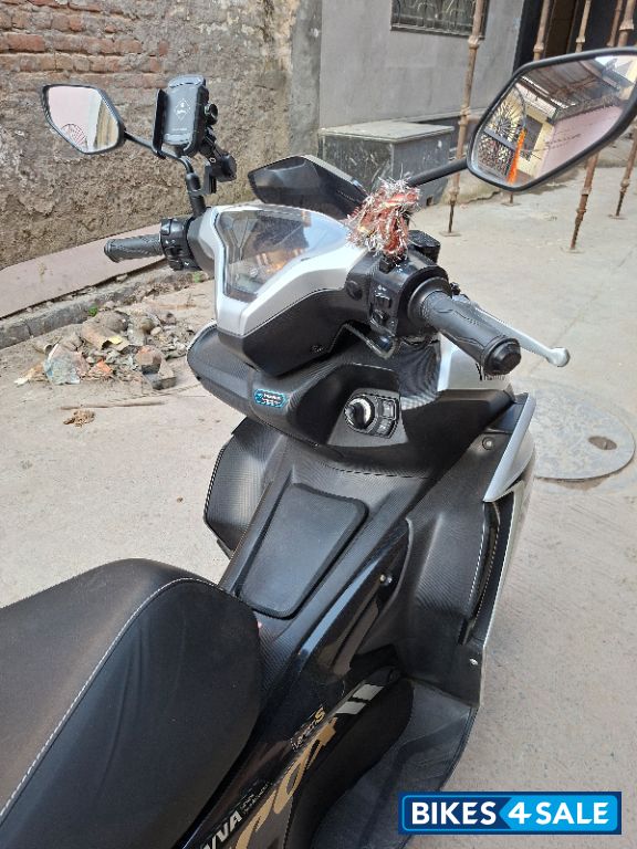 Silver Yamaha Aerox 155 Version S