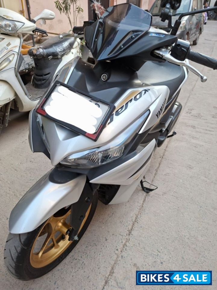 Silver Yamaha Aerox 155 Version S