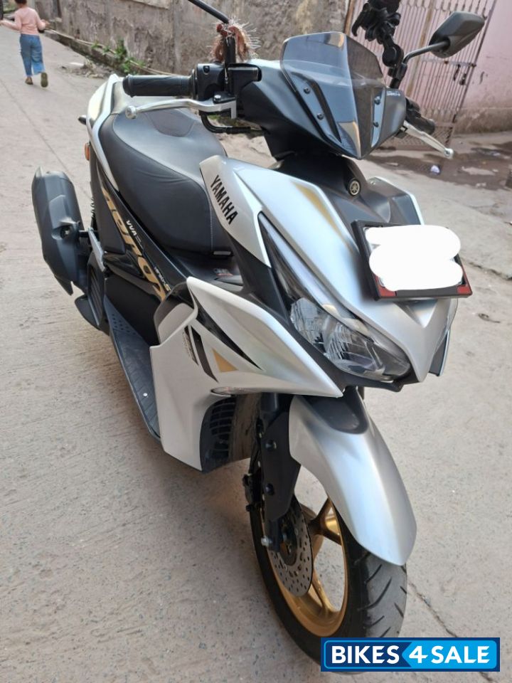 Silver Yamaha Aerox 155 Version S
