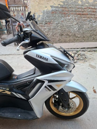 Silver Yamaha Aerox 155 Version S