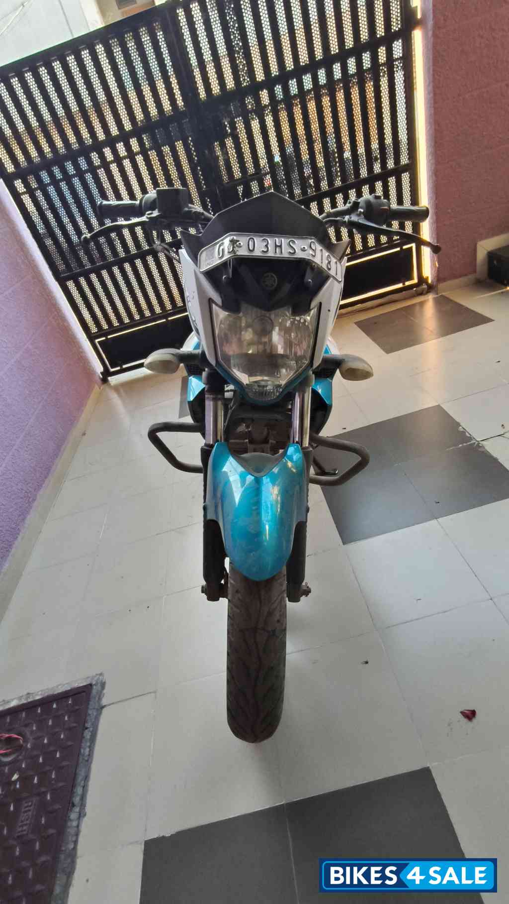 Shark White Yamaha FZ-S