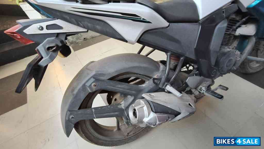 Shark White Yamaha FZ-S