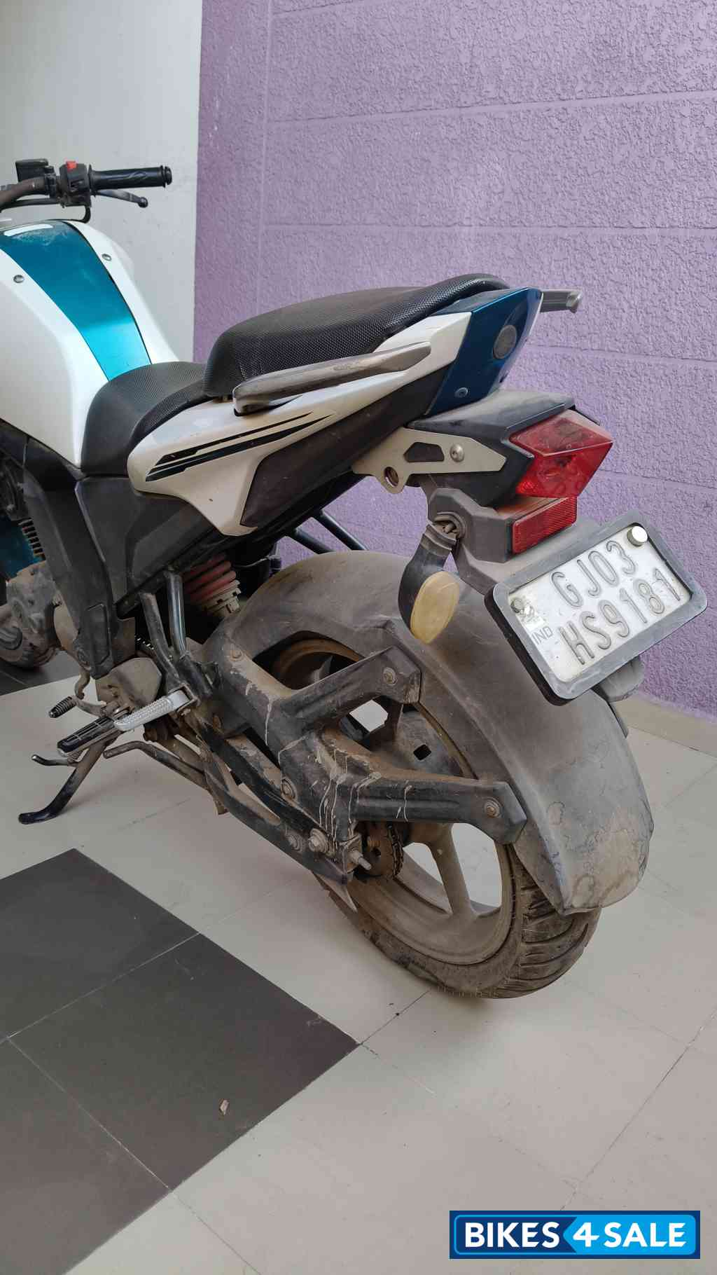 Shark White Yamaha FZ-S