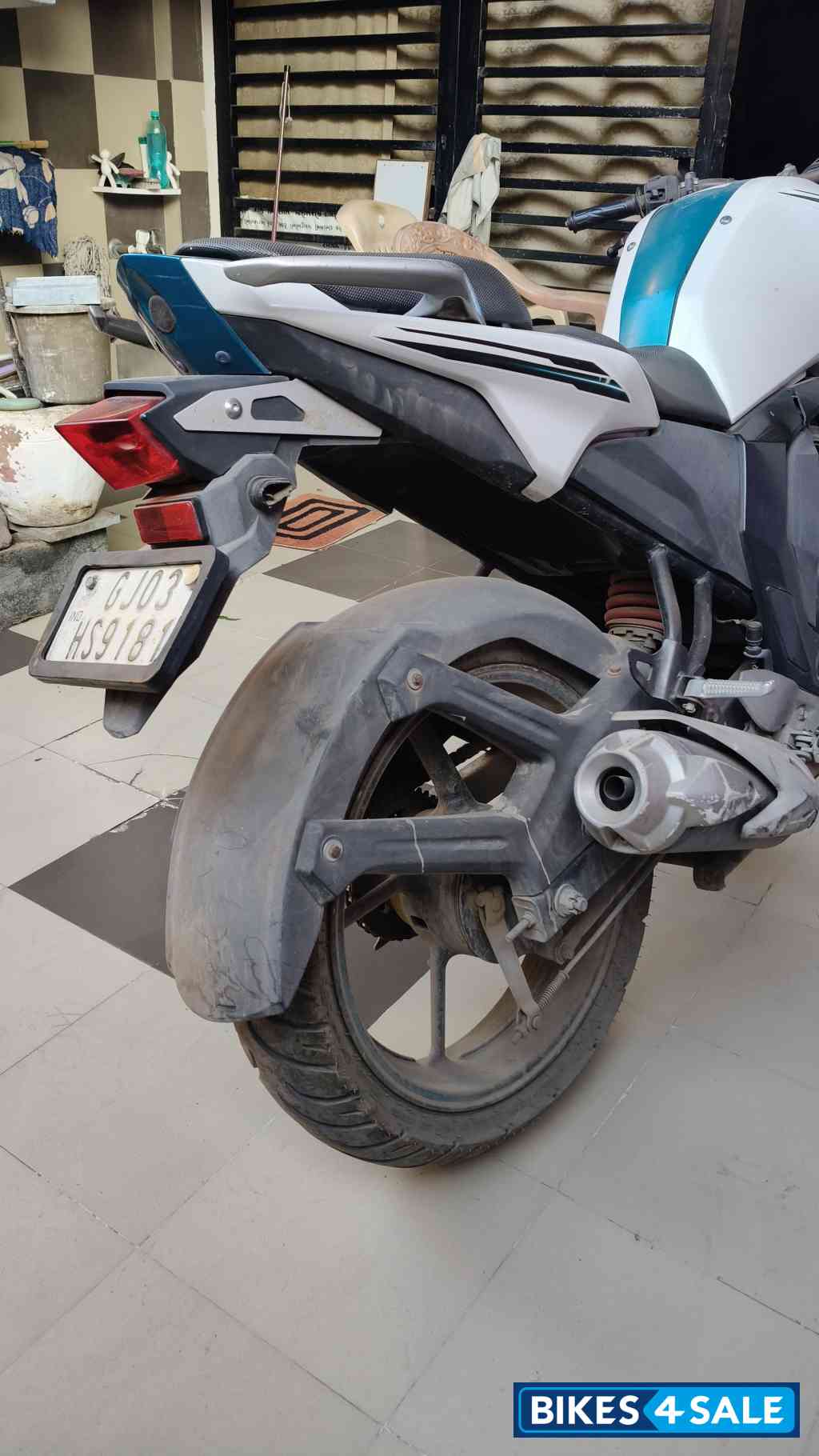 Shark White Yamaha FZ-S