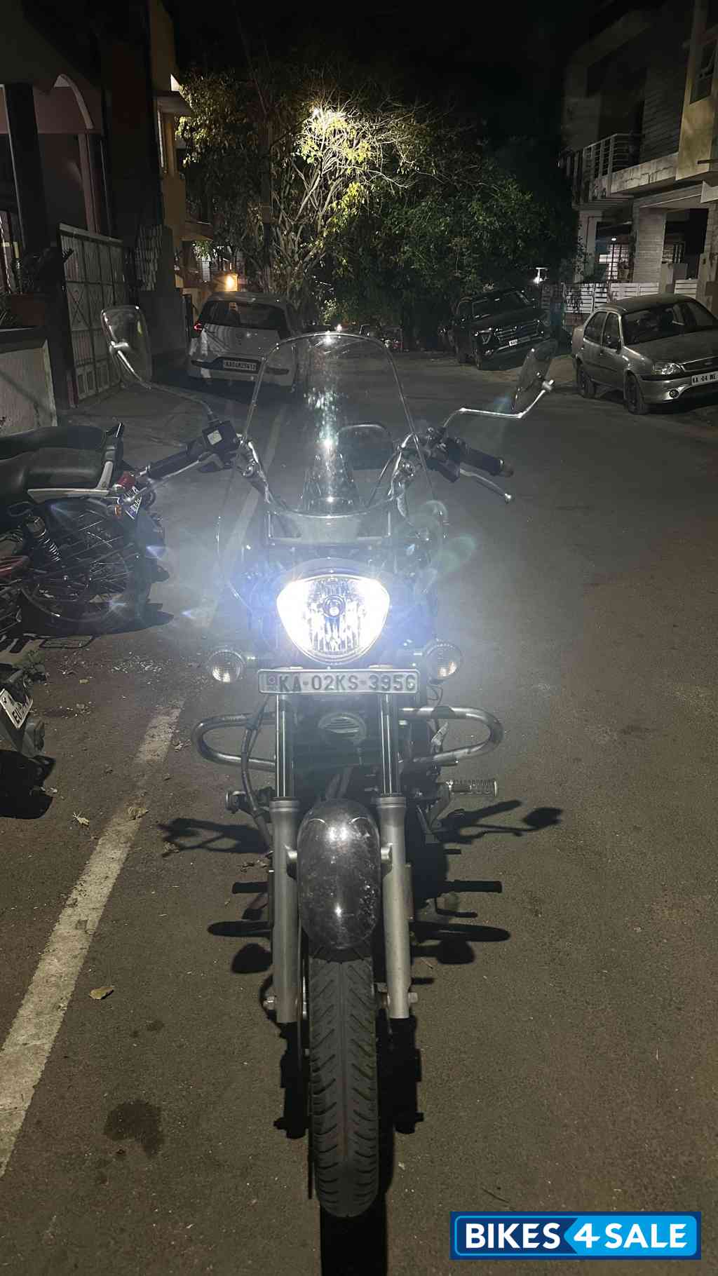 Black Bajaj Avenger Cruise 220 BS6