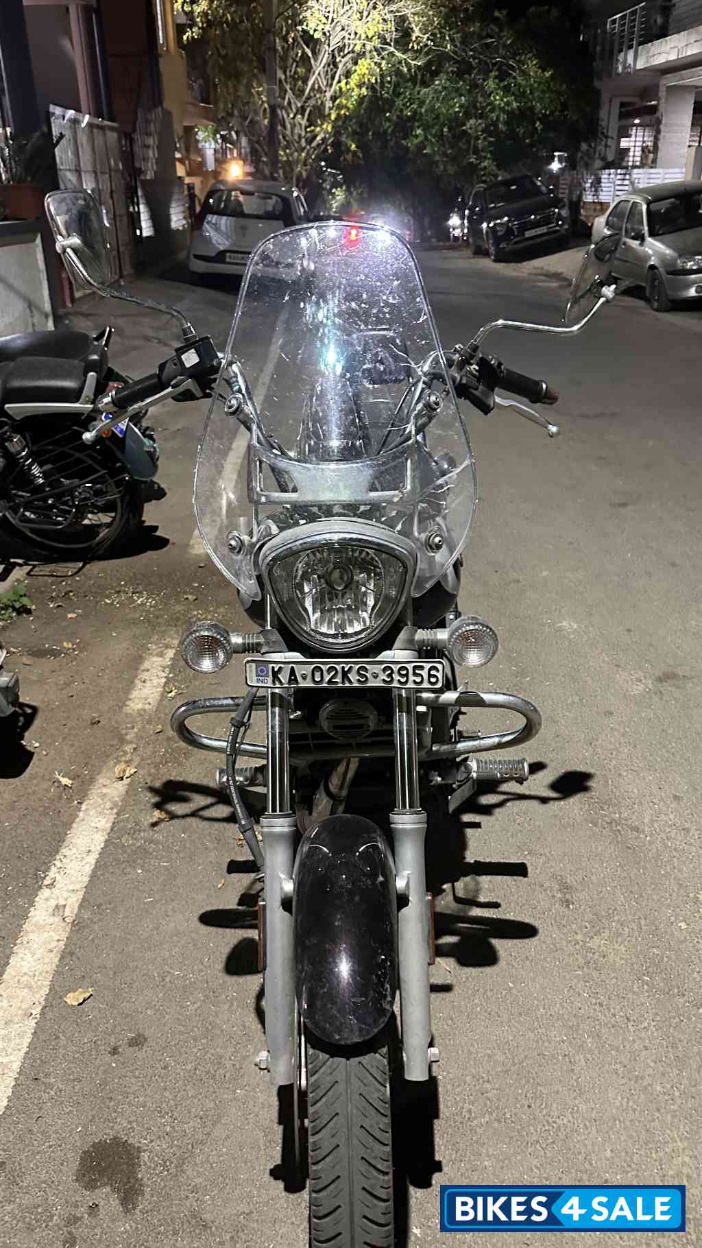 Black Bajaj Avenger Cruise 220 BS6